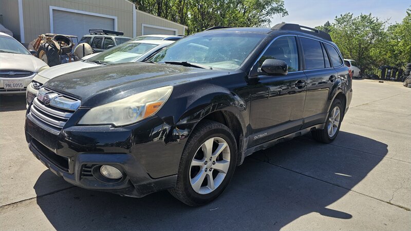 2013 Subaru Outback 2.5i Premium   - Photo 1 - Lakeport, CA 95453-5619
