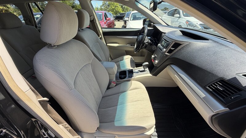 2013 Subaru Outback 2.5i Premium - Photo 6 - Lakeport, CA 95453-5619