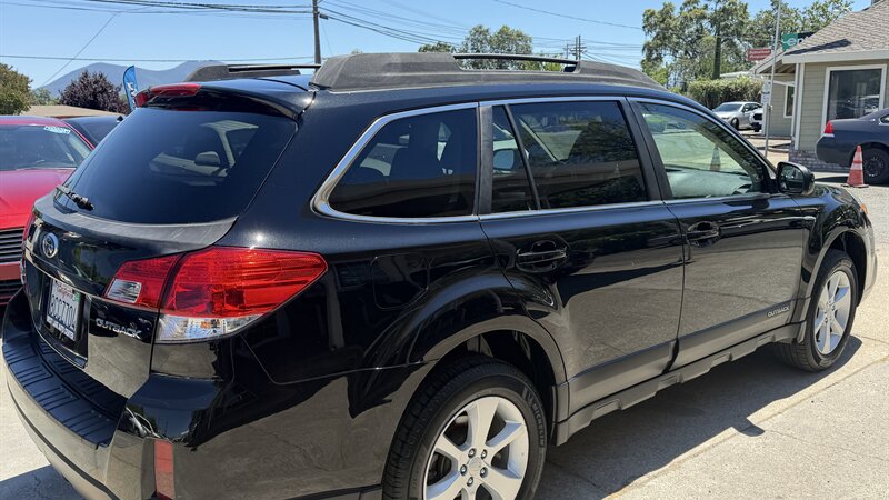 2013 Subaru Outback 2.5i Premium - Photo 3 - Lakeport, CA 95453-5619