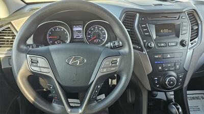 2016 Hyundai SANTA FE SE - Photo 11 - Lakeport, CA 95453-5619