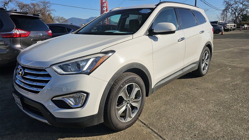 2016 Hyundai SANTA FE SE   - Photo 1 - Lakeport, CA 95453-5619