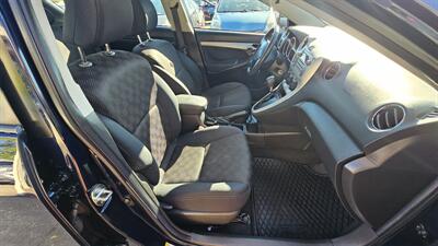 2009 Pontiac Vibe 2.4L   - Photo 5 - Lakeport, CA 95453-5619
