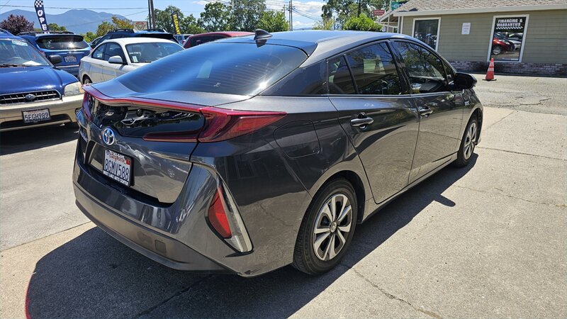 2017 Toyota Prius Prime Premium - Photo 10 - Lakeport, CA 95453-5619
