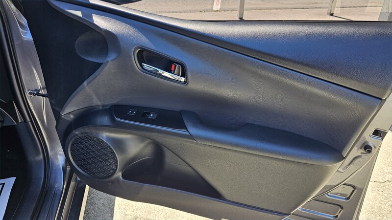 2017 Toyota Prius Prime Premium - Photo 13 - Lakeport, CA 95453-5619