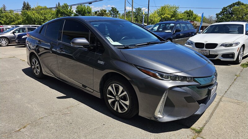 2017 Toyota Prius Prime Premium - Photo 9 - Lakeport, CA 95453-5619