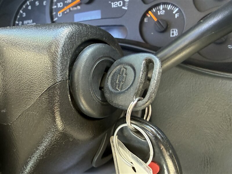 2004 Chevrolet Suburban 1500 LS - Photo 12 - Lakeport, CA 95453-5619