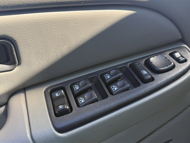 2004 Chevrolet Suburban 1500 LS - Photo 18 - Lakeport, CA 95453-5619