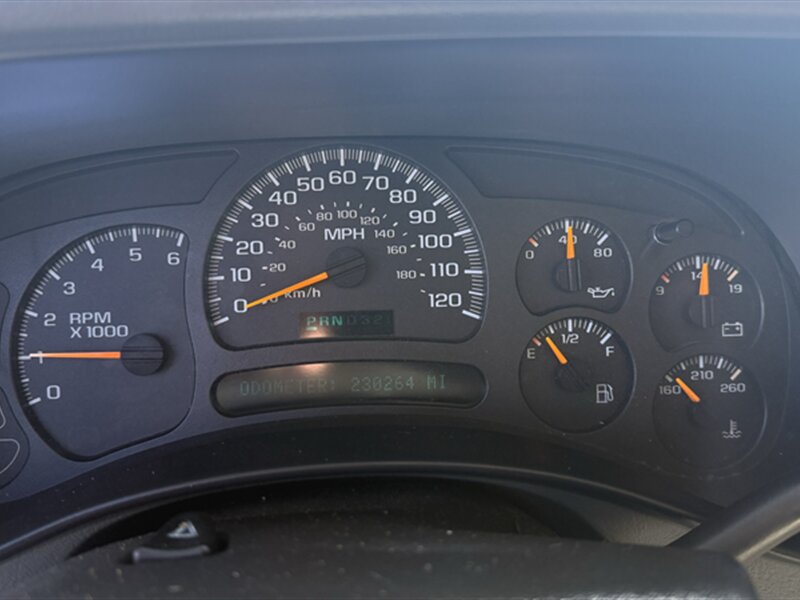 2004 Chevrolet Suburban 1500 LS - Photo 6 - Lakeport, CA 95453-5619