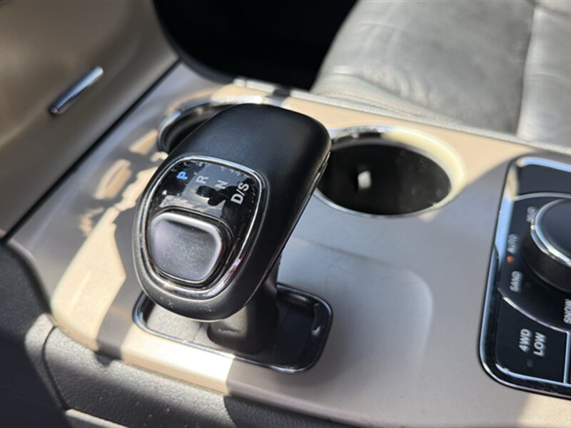 2014 Jeep Grand Cherokee Limited 4x4 - Photo 19 - Lakeport, CA 95453-5619
