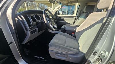 2016 Toyota Sequoia SR5   - Photo 12 - Lakeport, CA 95453-5619