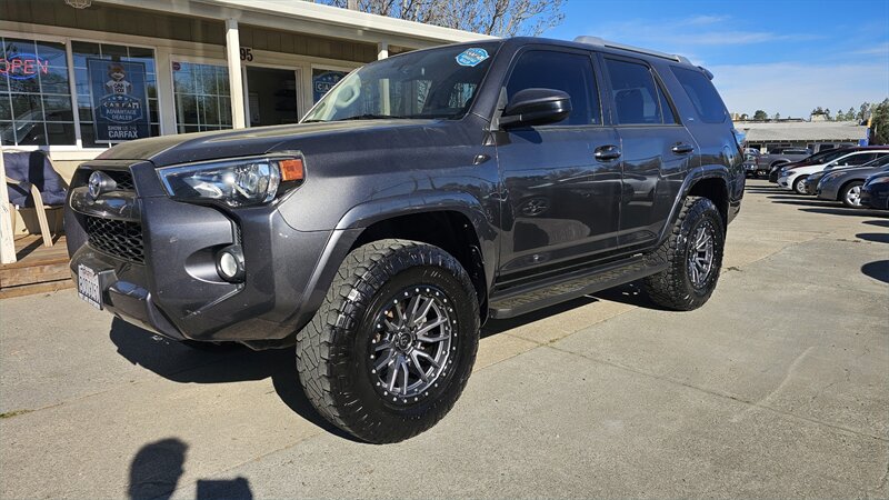 2018 Toyota 4Runner SR5   - Photo 1 - Lakeport, CA 95453-5619
