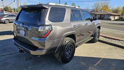 2018 Toyota 4Runner SR5   - Photo 3 - Lakeport, CA 95453-5619