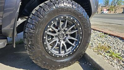 2018 Toyota 4Runner SR5   - Photo 8 - Lakeport, CA 95453-5619