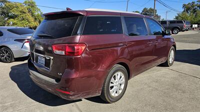 2015 Kia Sedona LX   - Photo 3 - Lakeport, CA 95453-5619