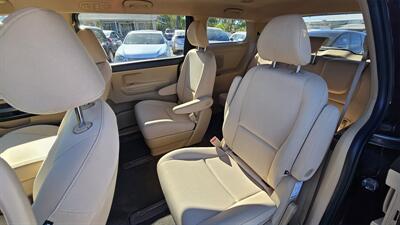 2015 Kia Sedona LX   - Photo 8 - Lakeport, CA 95453-5619
