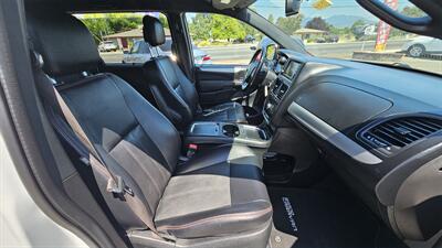 2017 Dodge Grand Caravan GT   - Photo 5 - Lakeport, CA 95453-5619