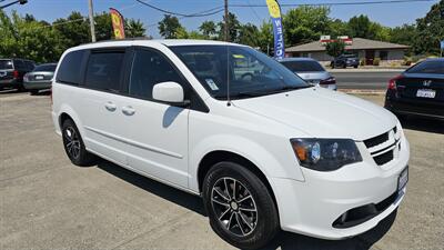 2017 Dodge Grand Caravan GT   - Photo 2 - Lakeport, CA 95453-5619