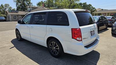 2017 Dodge Grand Caravan GT   - Photo 4 - Lakeport, CA 95453-5619
