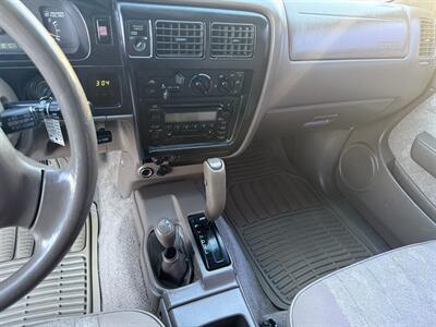 2000 Toyota Tacoma V6   - Photo 8 - Lakeport, CA 95453-5619