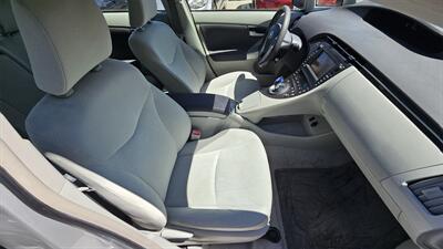 2010 Toyota Prius III - w/SOLAR PANELS   - Photo 6 - Lakeport, CA 95453-5619