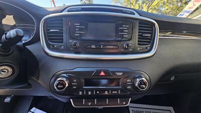 2016 Kia Sorento EX   - Photo 11 - Lakeport, CA 95453-5619
