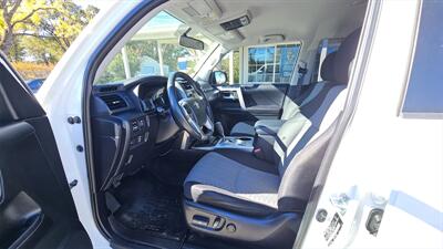 2016 Toyota 4Runner SR5   - Photo 8 - Lakeport, CA 95453-5619