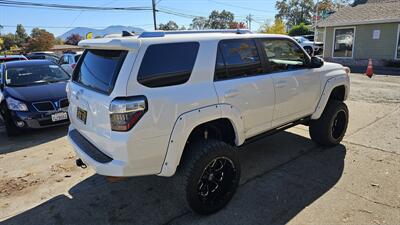 2016 Toyota 4Runner SR5   - Photo 3 - Lakeport, CA 95453-5619