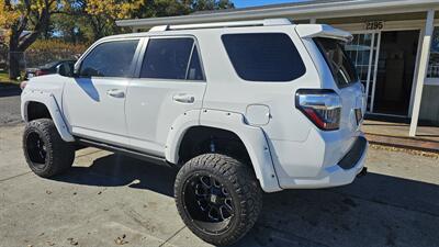 2016 Toyota 4Runner SR5   - Photo 4 - Lakeport, CA 95453-5619