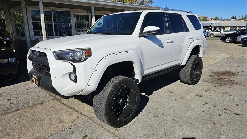2016 Toyota 4Runner SR5   - Photo 1 - Lakeport, CA 95453-5619