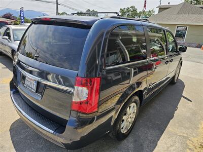 2014 Chrysler Town & Country Touring   - Photo 3 - Lakeport, CA 95453-5619