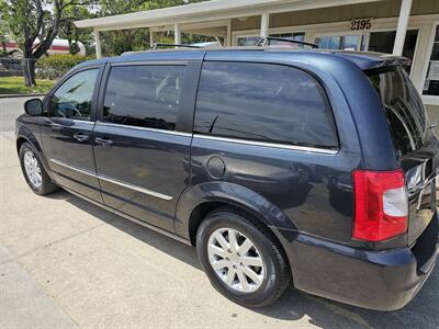 2014 Chrysler Town & Country Touring   - Photo 4 - Lakeport, CA 95453-5619