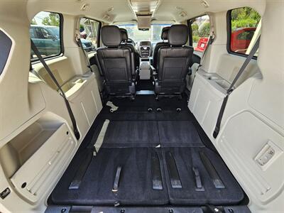 2014 Chrysler Town & Country Touring   - Photo 8 - Lakeport, CA 95453-5619