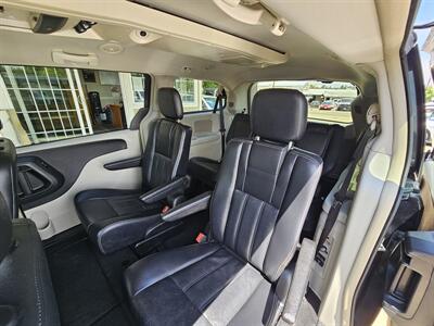 2014 Chrysler Town & Country Touring   - Photo 9 - Lakeport, CA 95453-5619