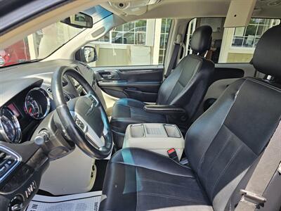 2014 Chrysler Town & Country Touring   - Photo 11 - Lakeport, CA 95453-5619