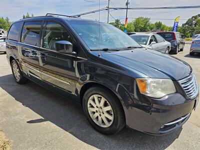 2014 Chrysler Town & Country Touring   - Photo 2 - Lakeport, CA 95453-5619