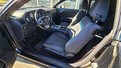 2013 Dodge Challenger SXT   - Photo 6 - Lakeport, CA 95453-5619