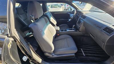 2013 Dodge Challenger SXT   - Photo 5 - Lakeport, CA 95453-5619