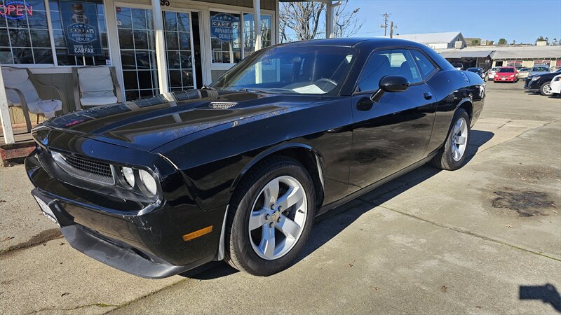 2013 Dodge Challenger SXT's photo