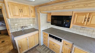 2005 CROSS COUNTRY SPORTS COACH SE 372DS   - Photo 10 - Lakeport, CA 95453-5619