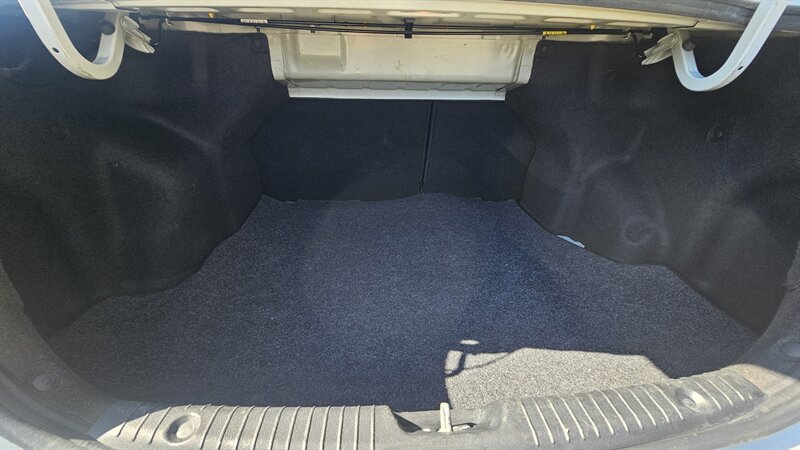 2014 Hyundai ACCENT GLS - Photo 8 - Lakeport, CA 95453-5619