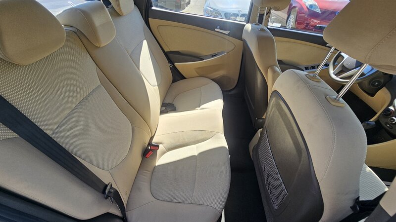 2014 Hyundai ACCENT GLS - Photo 7 - Lakeport, CA 95453-5619