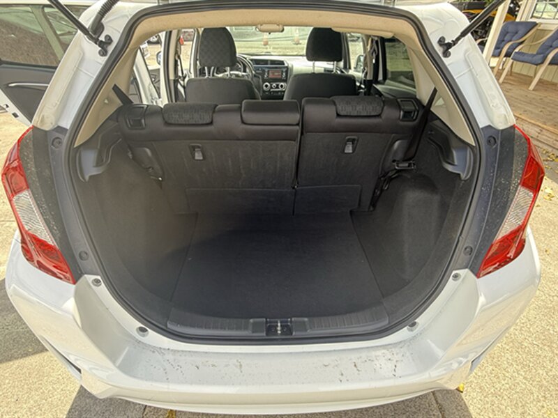 2016 Honda Fit LX - Photo 18 - Lakeport, CA 95453-5619