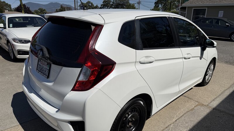 2016 Honda Fit LX - Photo 8 - Lakeport, CA 95453-5619