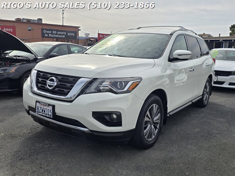 2020 Nissan Pathfinder SV  