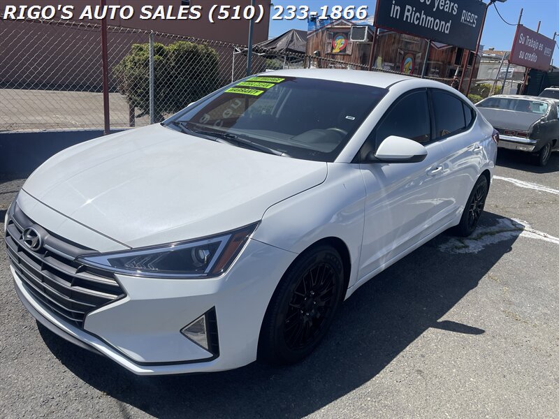 2019 Hyundai ELANTRA SE  