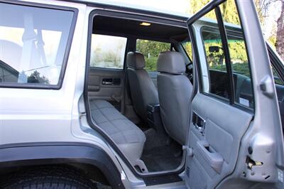 1991 Jeep Cherokee Sport   - Photo 6 - Shoreline, WA 98133