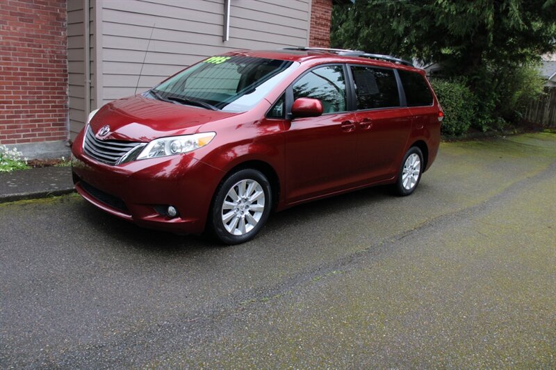 2011 Toyota Sienna XLE 7-Passenger AWD   - Photo 1 - Shoreline, WA 98133