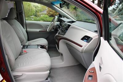 2011 Toyota Sienna XLE 7-Passenger AWD   - Photo 15 - Shoreline, WA 98133