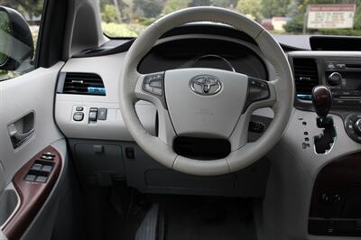 2011 Toyota Sienna XLE 7-Passenger AWD   - Photo 20 - Shoreline, WA 98133