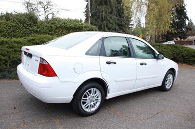 2005 Ford Focus ZX4 SE   - Photo 3 - Shoreline, WA 98133